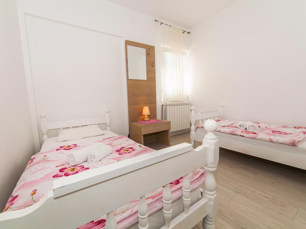 Apartment Midzor *