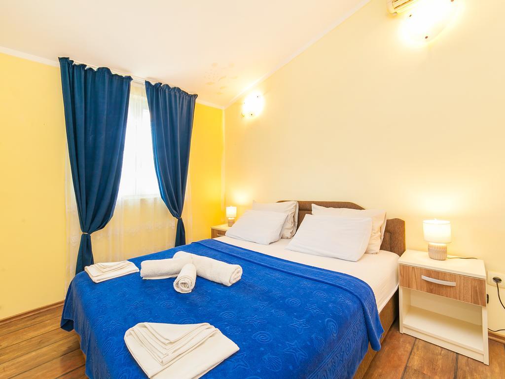 Apartment Midzor *