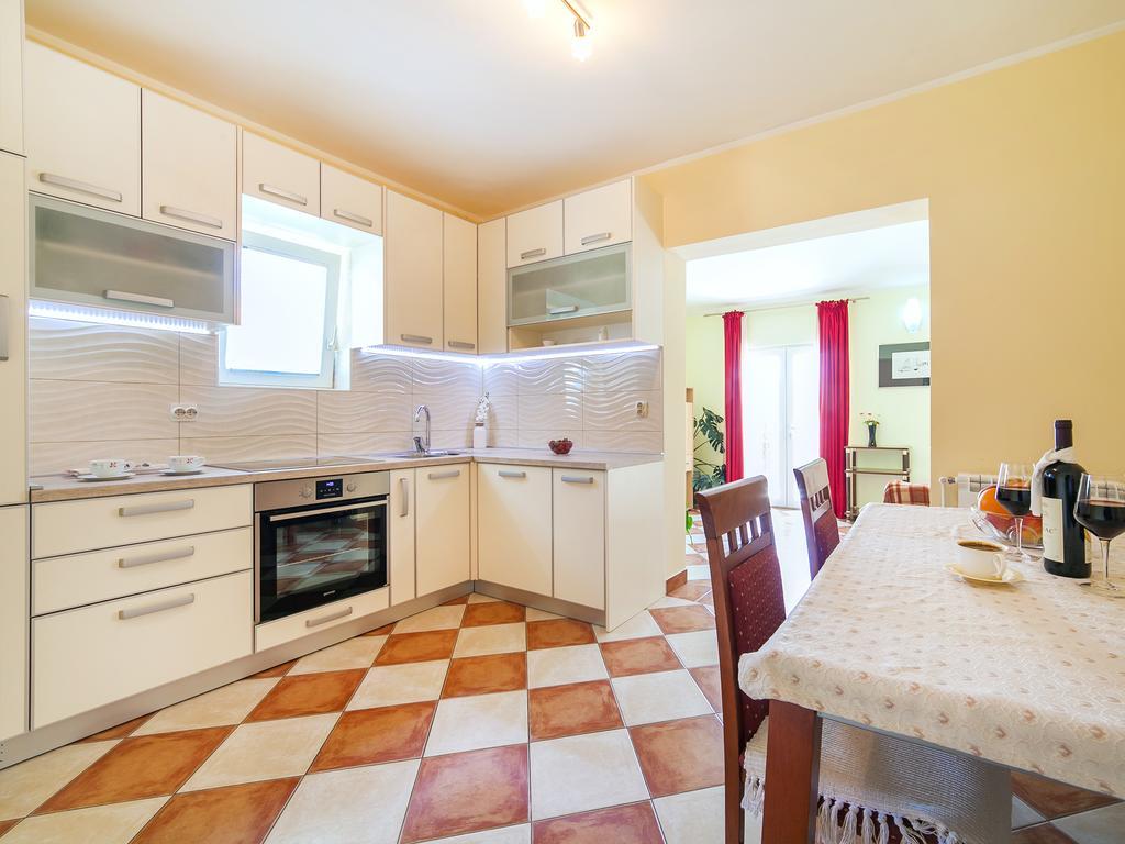 Apartment Midzor *